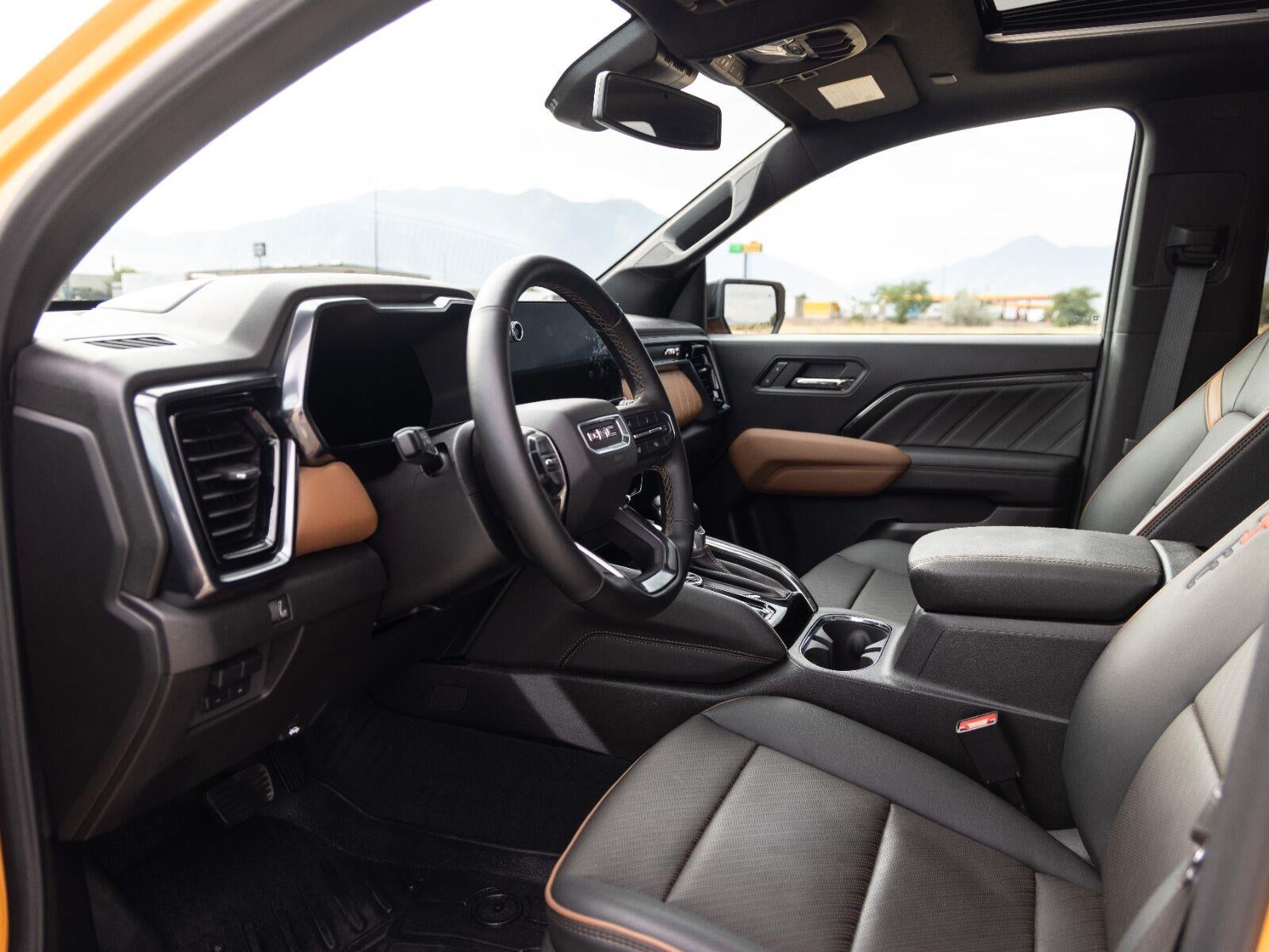 2025 GMC Canyon 4WD AT4