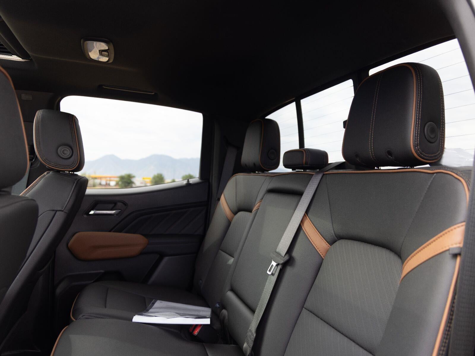 2025 GMC Canyon 4WD AT4