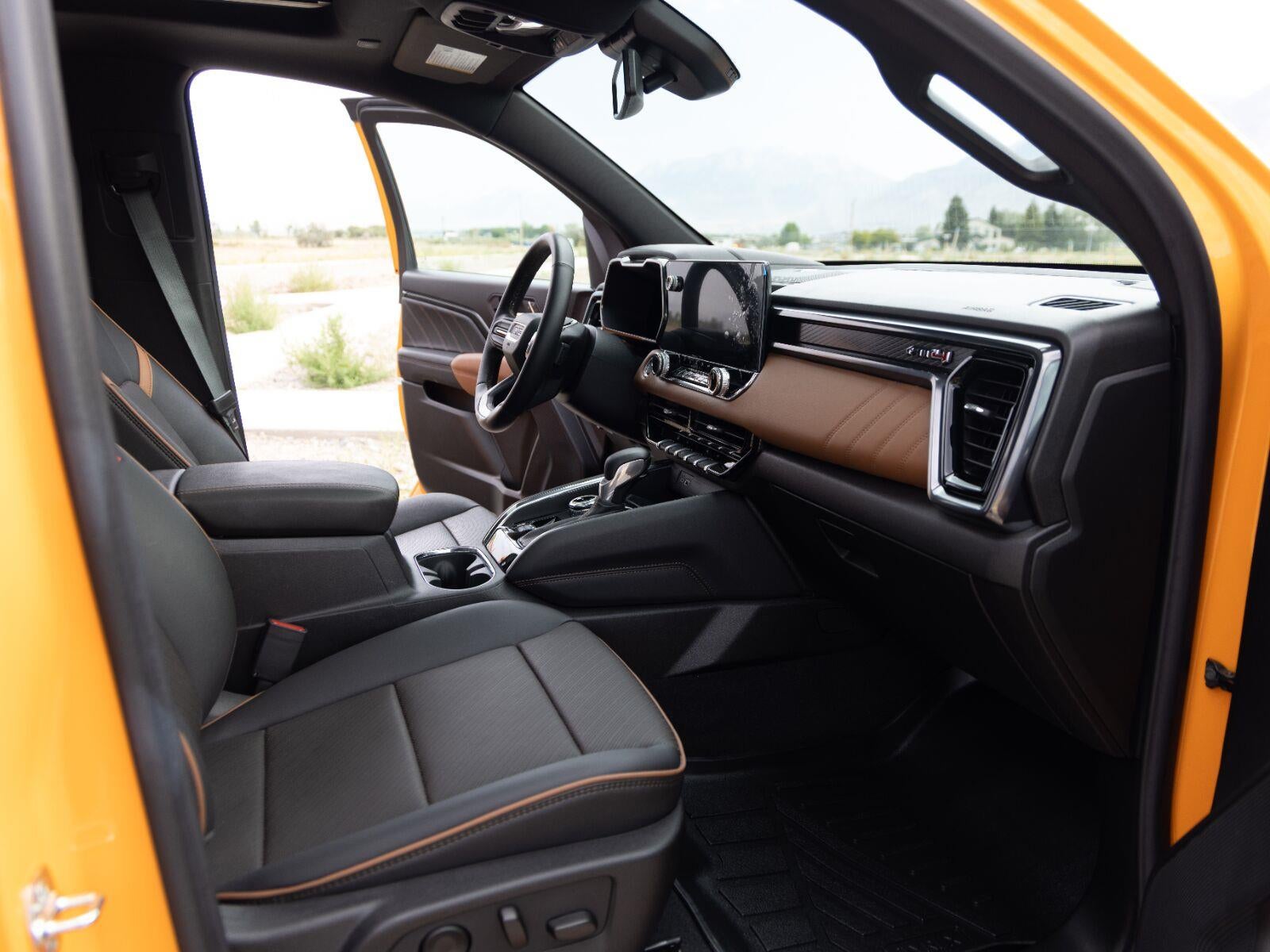 2025 GMC Canyon 4WD AT4