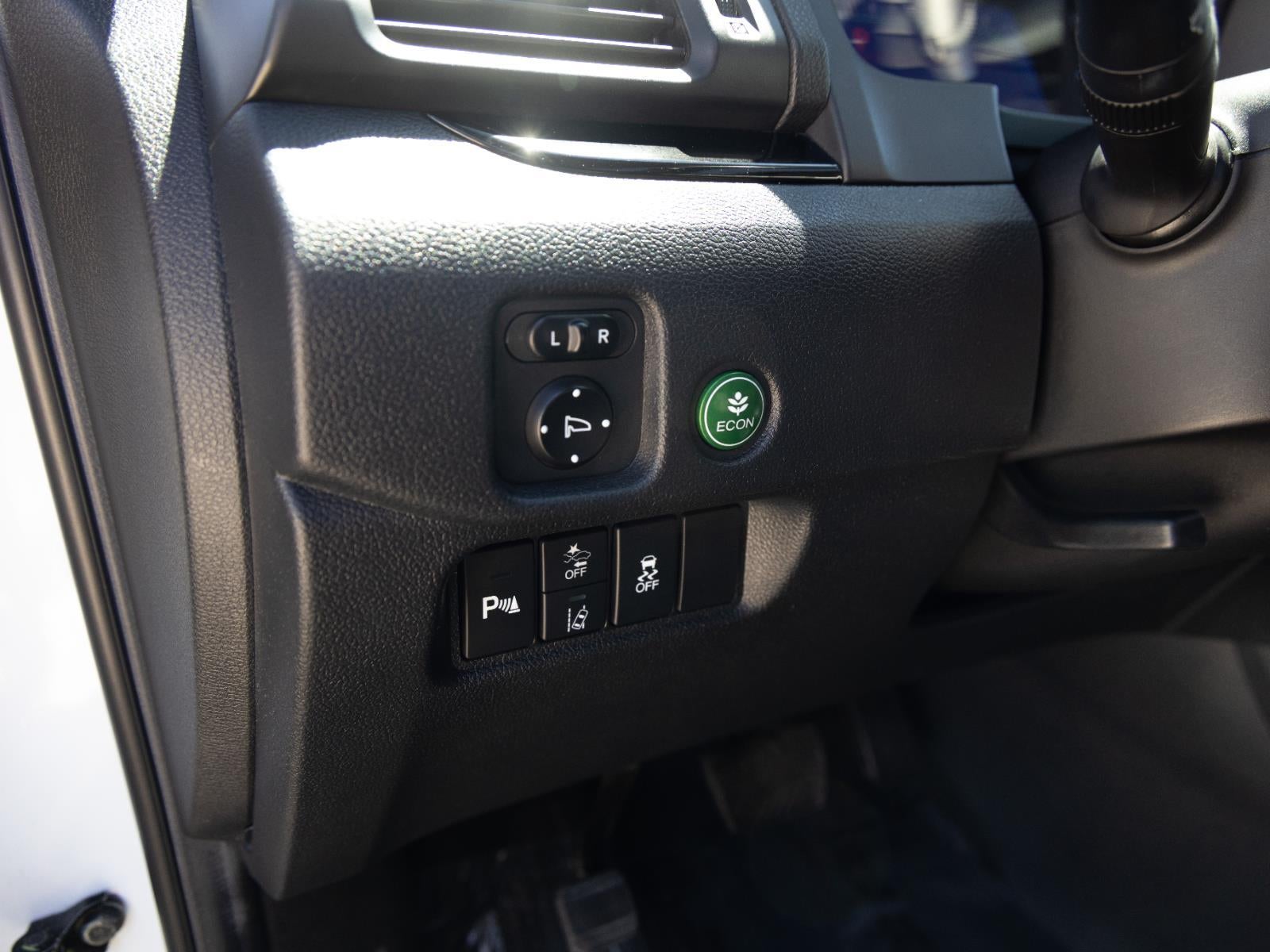 2021 Honda Pilot Touring w/Rear Captain's Chairs