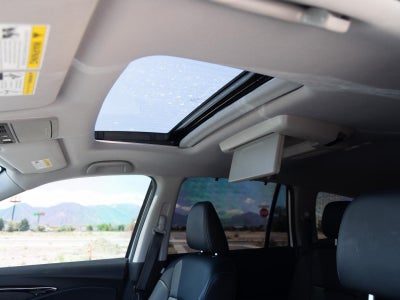2021 Honda Pilot Touring w/Rear Captain's Chairs