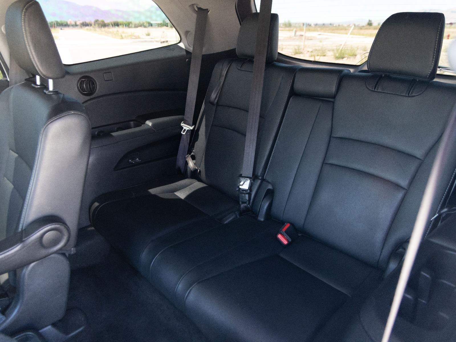 2021 Honda Pilot Touring w/Rear Captain's Chairs