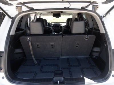 2021 Honda Pilot Touring w/Rear Captain's Chairs