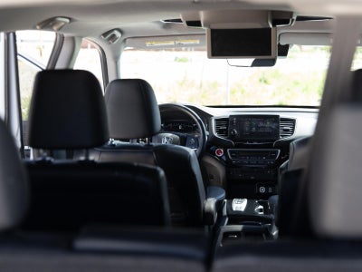 2021 Honda Pilot Touring w/Rear Captain's Chairs
