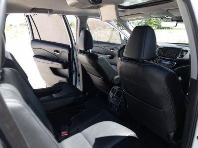 2021 Honda Pilot Touring w/Rear Captain's Chairs