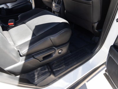 2021 Honda Pilot Touring w/Rear Captain's Chairs