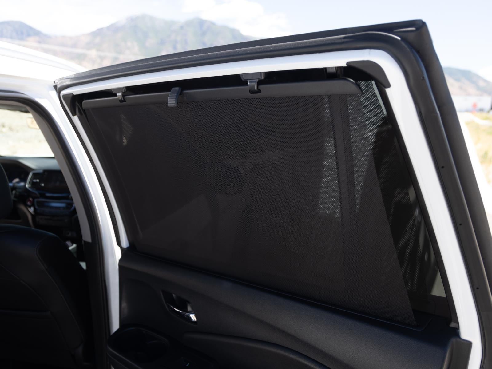 2021 Honda Pilot Touring w/Rear Captain's Chairs