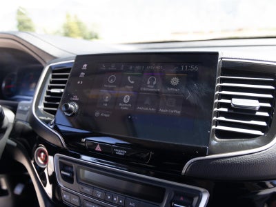 2021 Honda Pilot Touring w/Rear Captain's Chairs