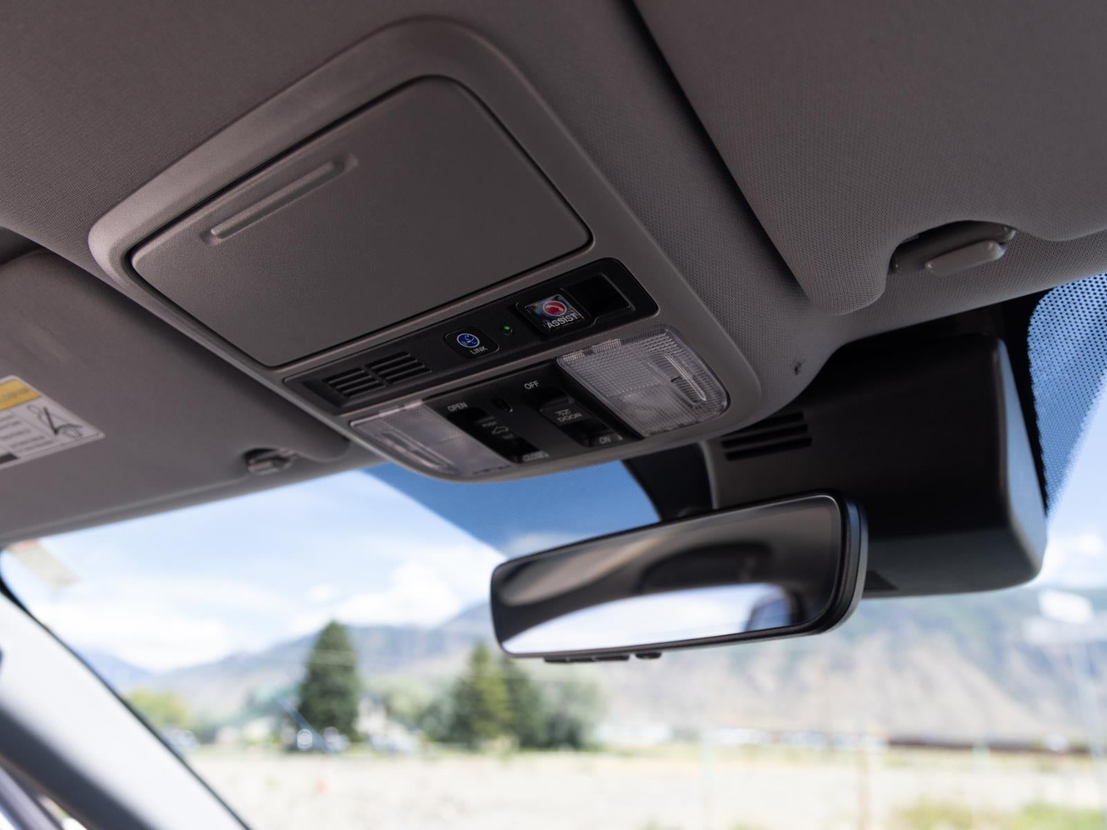 2021 Honda Pilot Touring w/Rear Captain's Chairs