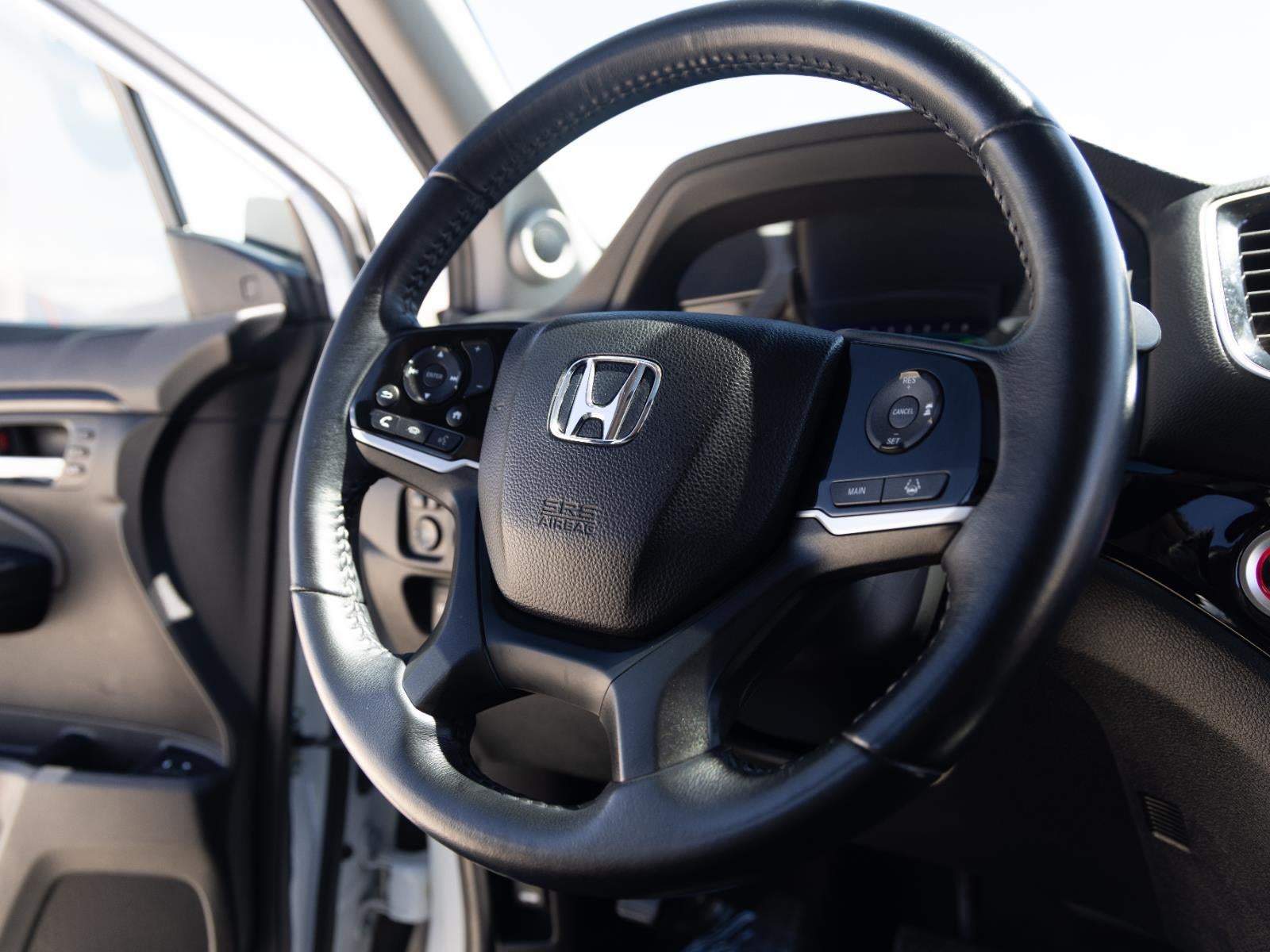 2021 Honda Pilot Touring w/Rear Captain's Chairs