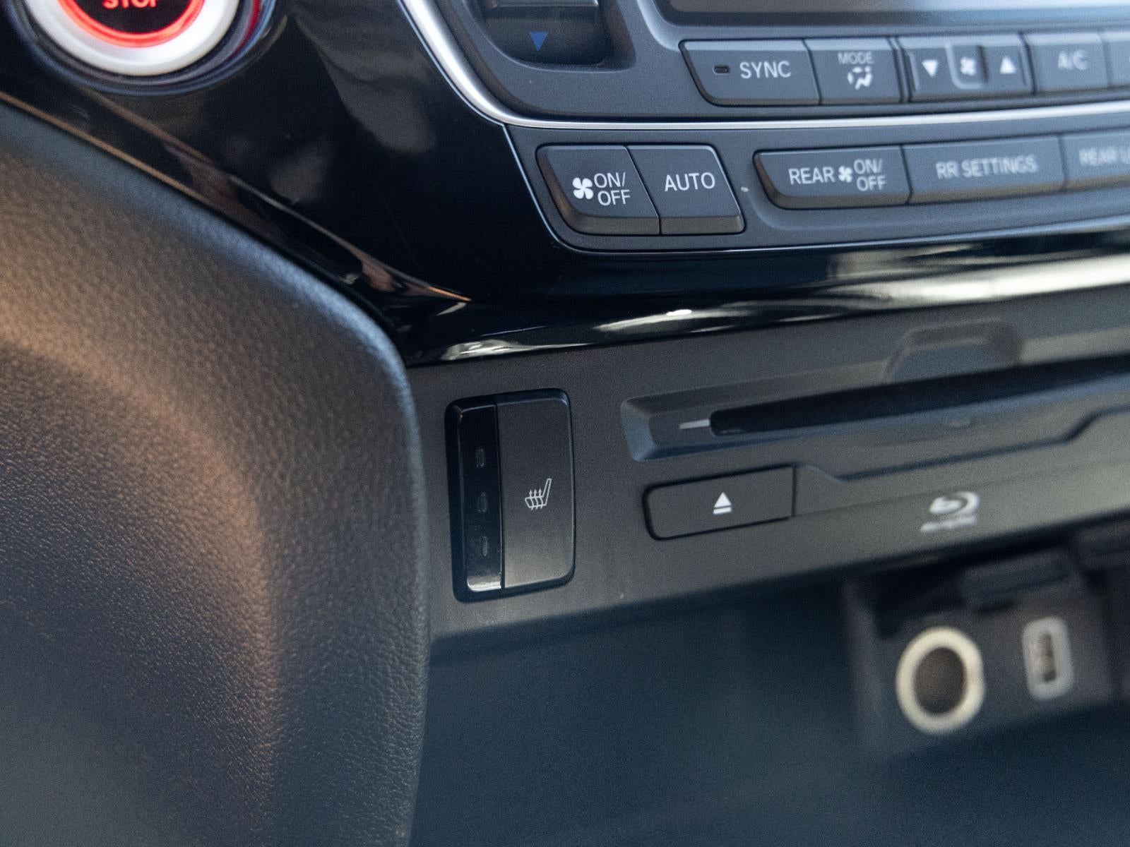 2021 Honda Pilot Touring w/Rear Captain's Chairs