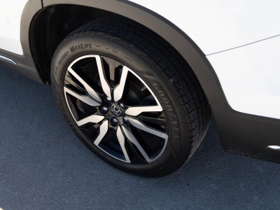 2021 Honda Pilot Touring w/Rear Captain's Chairs