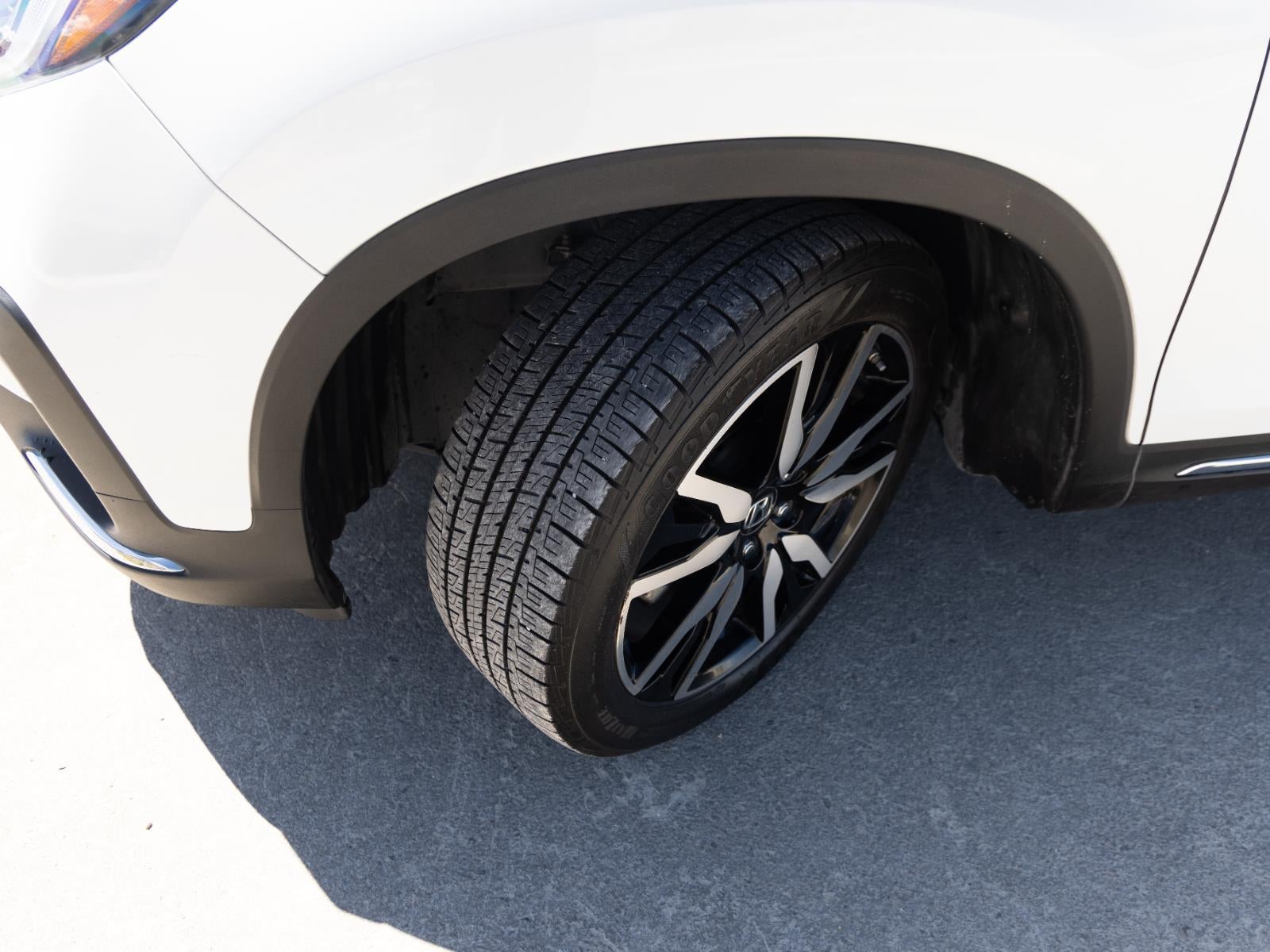 2021 Honda Pilot Touring w/Rear Captain's Chairs