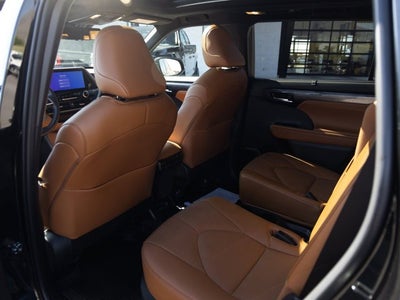 2024 Toyota Highlander Hybrid Platinum