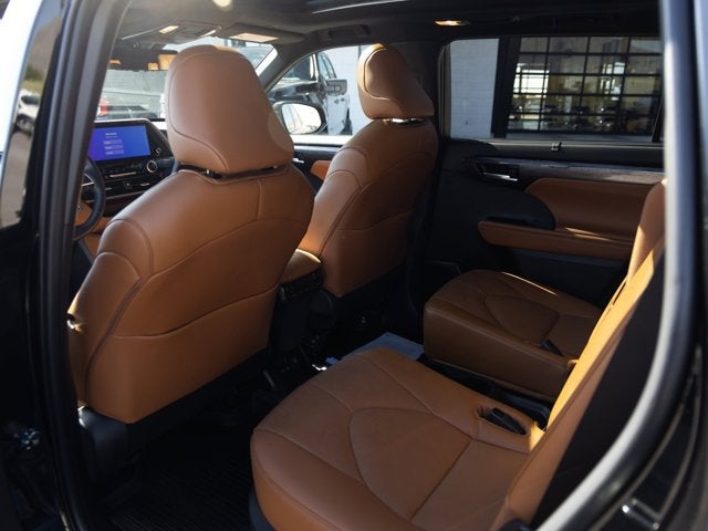 2024 Toyota Highlander Hybrid Platinum