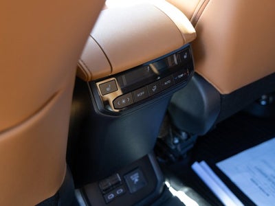 2024 Toyota Highlander Hybrid Platinum