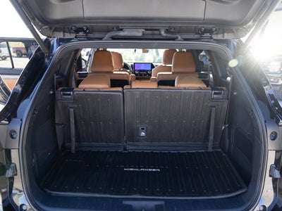 2024 Toyota Highlander Hybrid Platinum