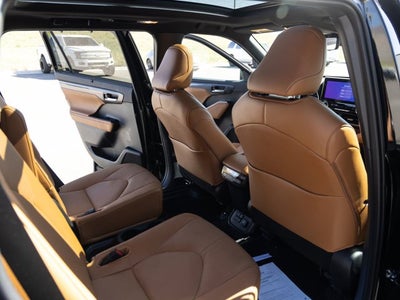 2024 Toyota Highlander Hybrid Platinum