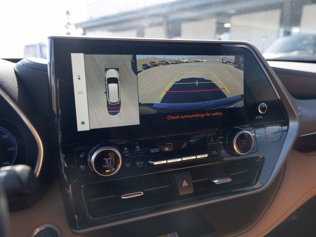 2024 Toyota Highlander Hybrid Platinum