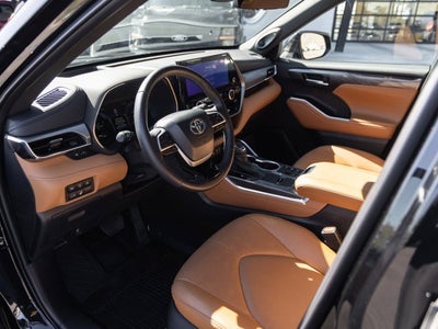 2024 Toyota Highlander Hybrid Platinum