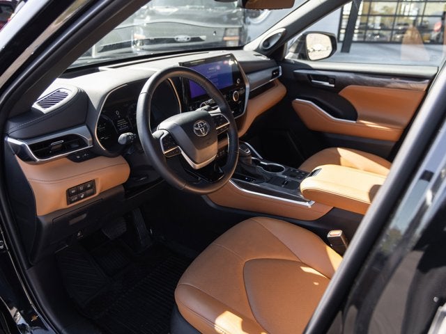 2024 Toyota Highlander Hybrid Platinum
