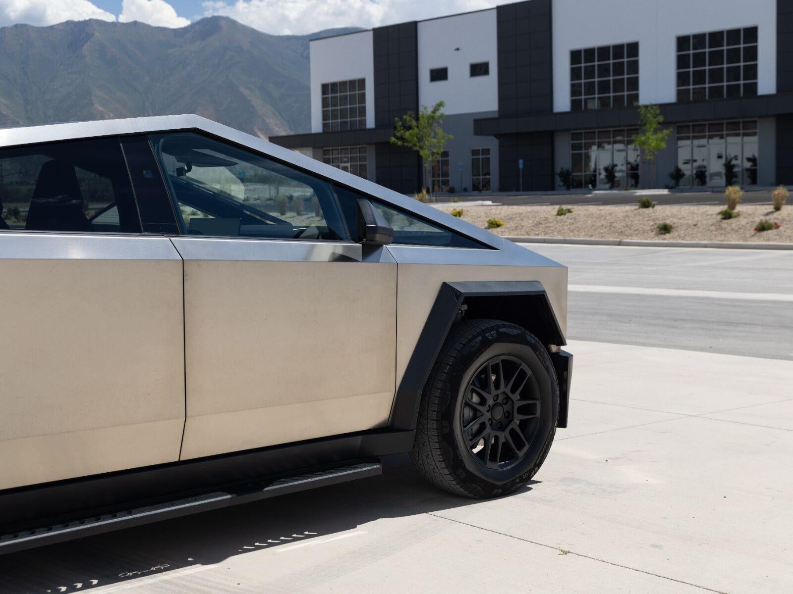 2025 Tesla Cybertruck All-Wheel Drive