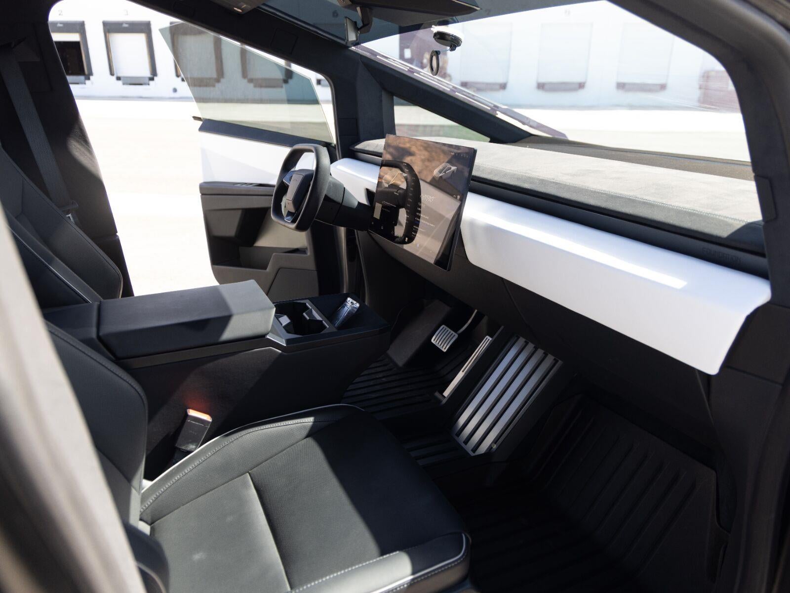 2024 Tesla Cybertruck Cyberbeast