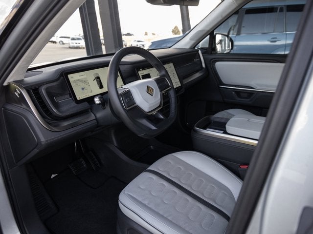 2025 Rivian R1S Adventure