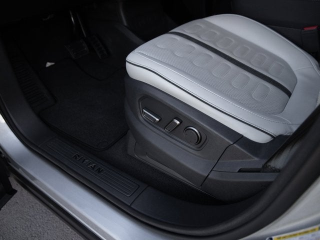 2025 Rivian R1S Adventure