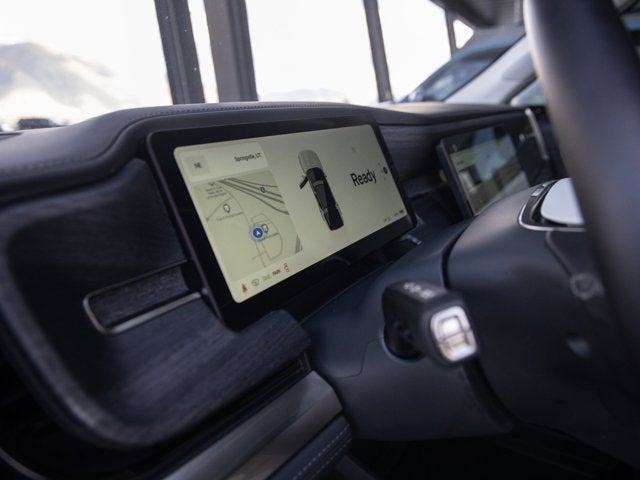 2025 Rivian R1S Adventure