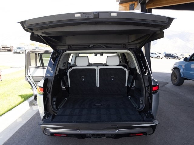 2025 Rivian R1S Adventure