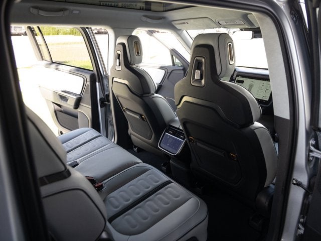 2025 Rivian R1S Adventure