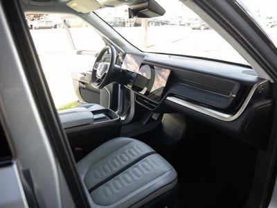 2025 Rivian R1S Adventure