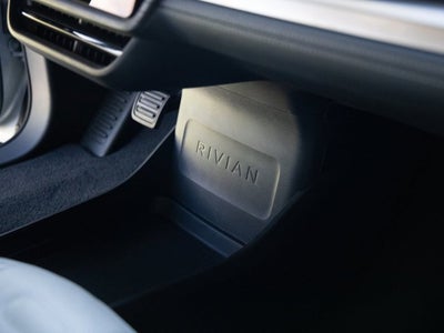 2025 Rivian R1S Adventure