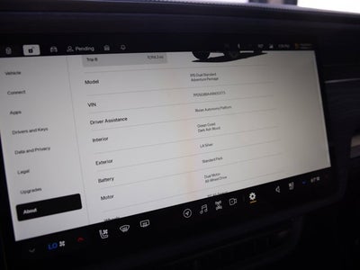 2025 Rivian R1S Adventure