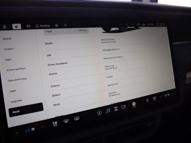 2025 Rivian R1S Adventure