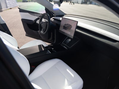 2026 Tesla Model Y Premium