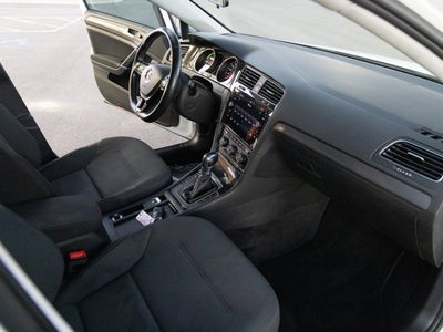 2018 Volkswagen e-Golf SE