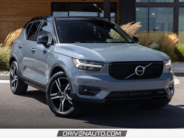 2022 Volvo XC40 R-Design