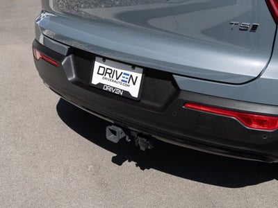 2022 Volvo XC40 R-Design