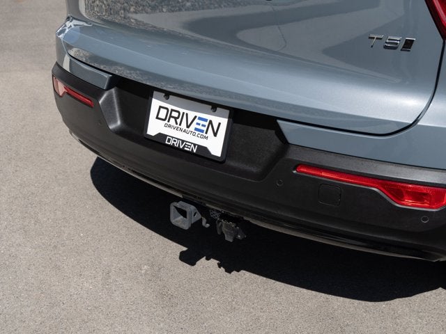 2022 Volvo XC40 R-Design