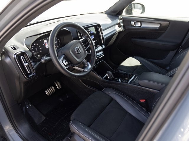 2022 Volvo XC40 R-Design