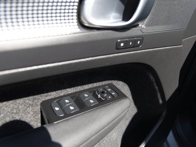 2022 Volvo XC40 R-Design