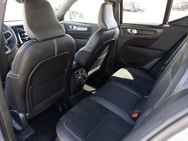 2022 Volvo XC40 R-Design