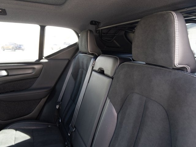 2022 Volvo XC40 R-Design