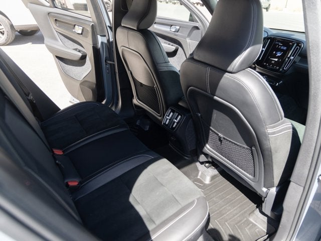 2022 Volvo XC40 R-Design