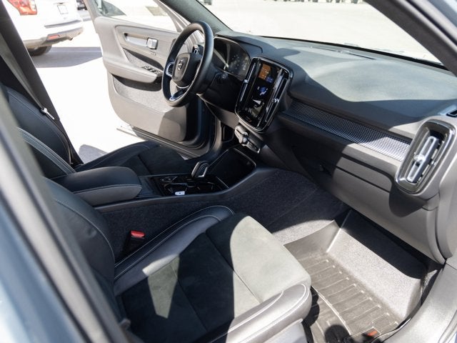 2022 Volvo XC40 R-Design