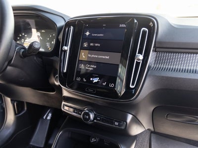 2022 Volvo XC40 R-Design