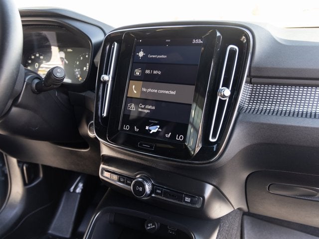 2022 Volvo XC40 R-Design