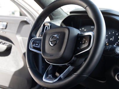 2022 Volvo XC40 R-Design